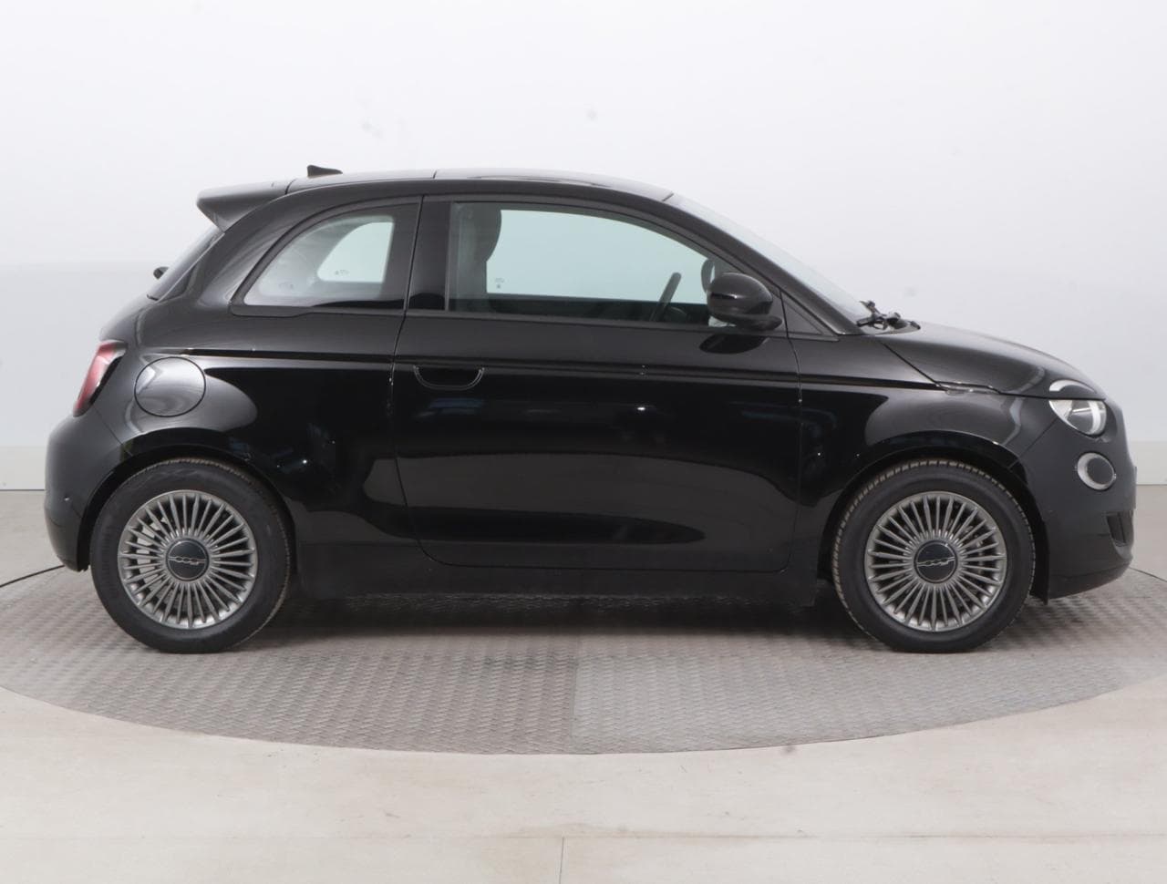 2021 Fiat 500e - 13