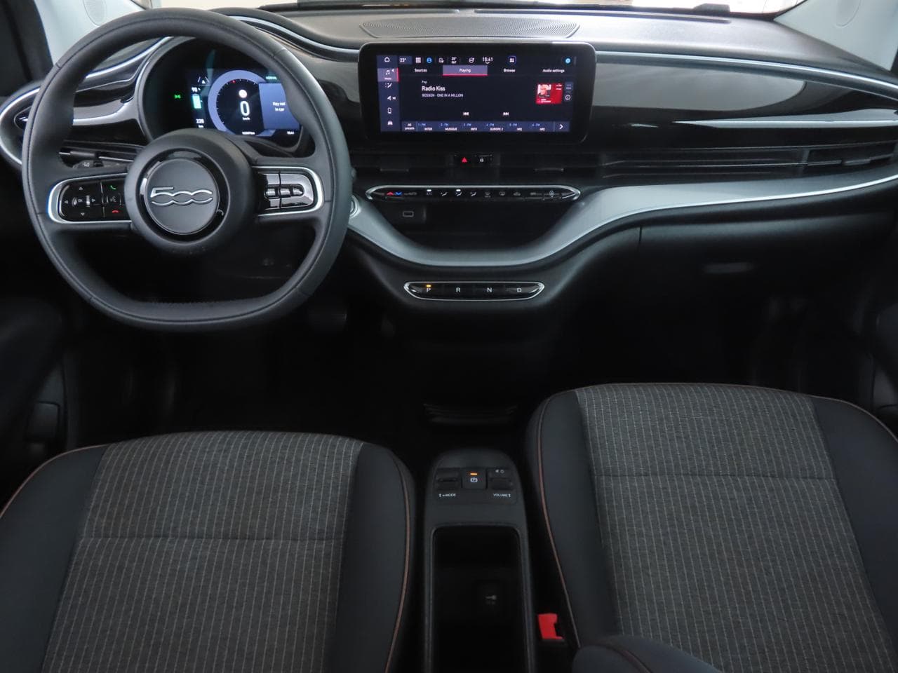 2022 Fiat 500e - 10