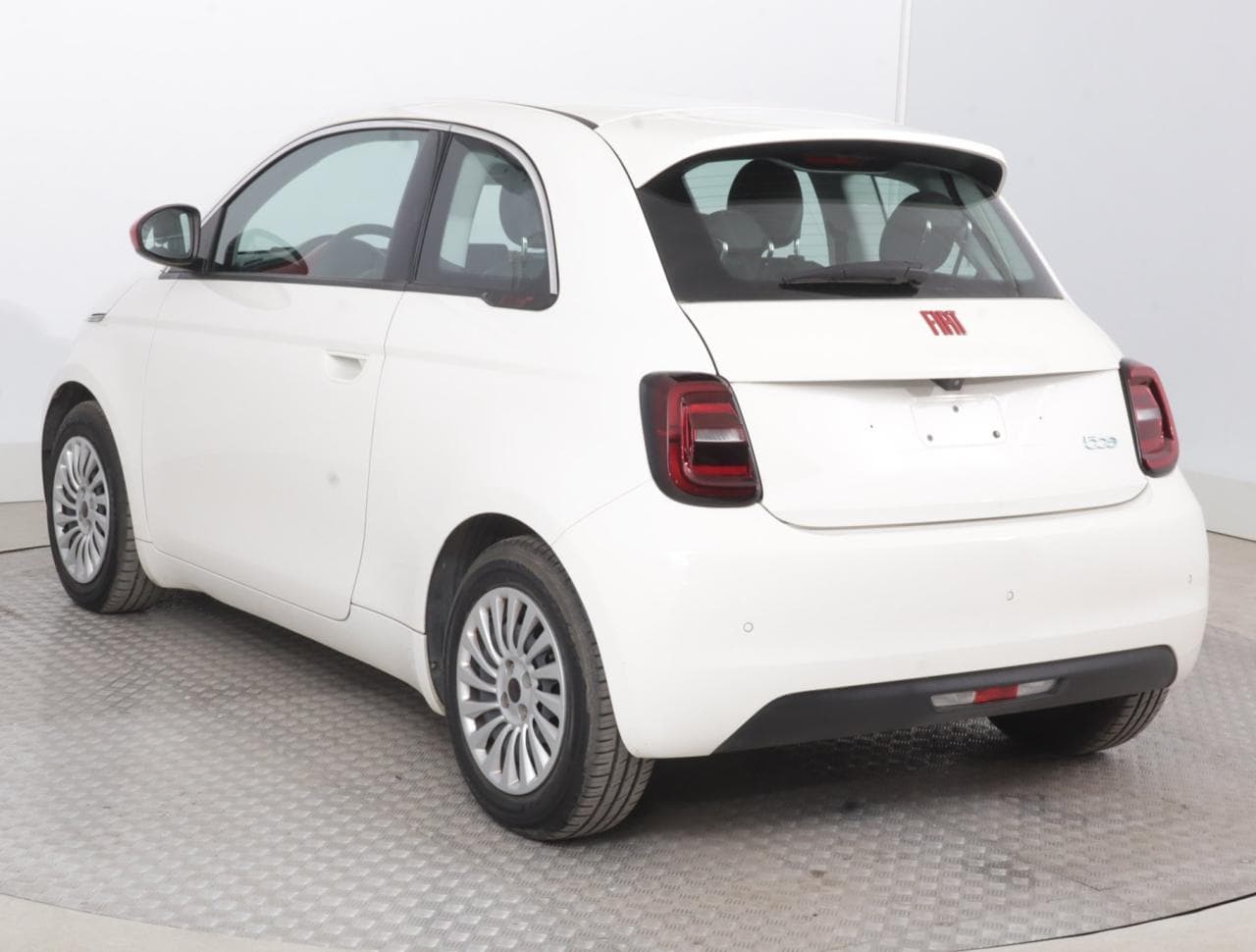 2023 Fiat 500e - 11