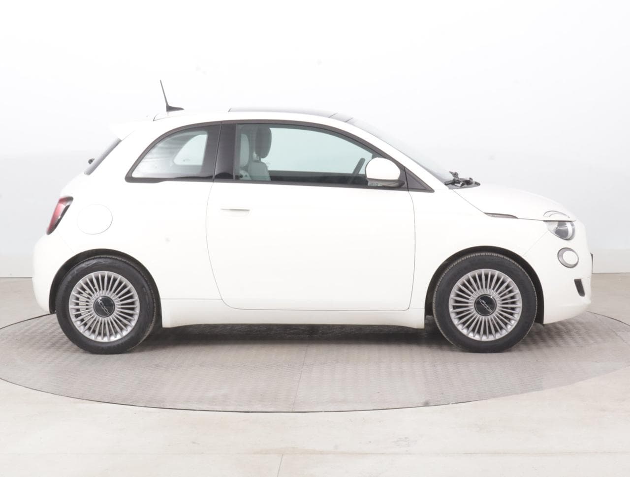 2021 Fiat 500e - 8