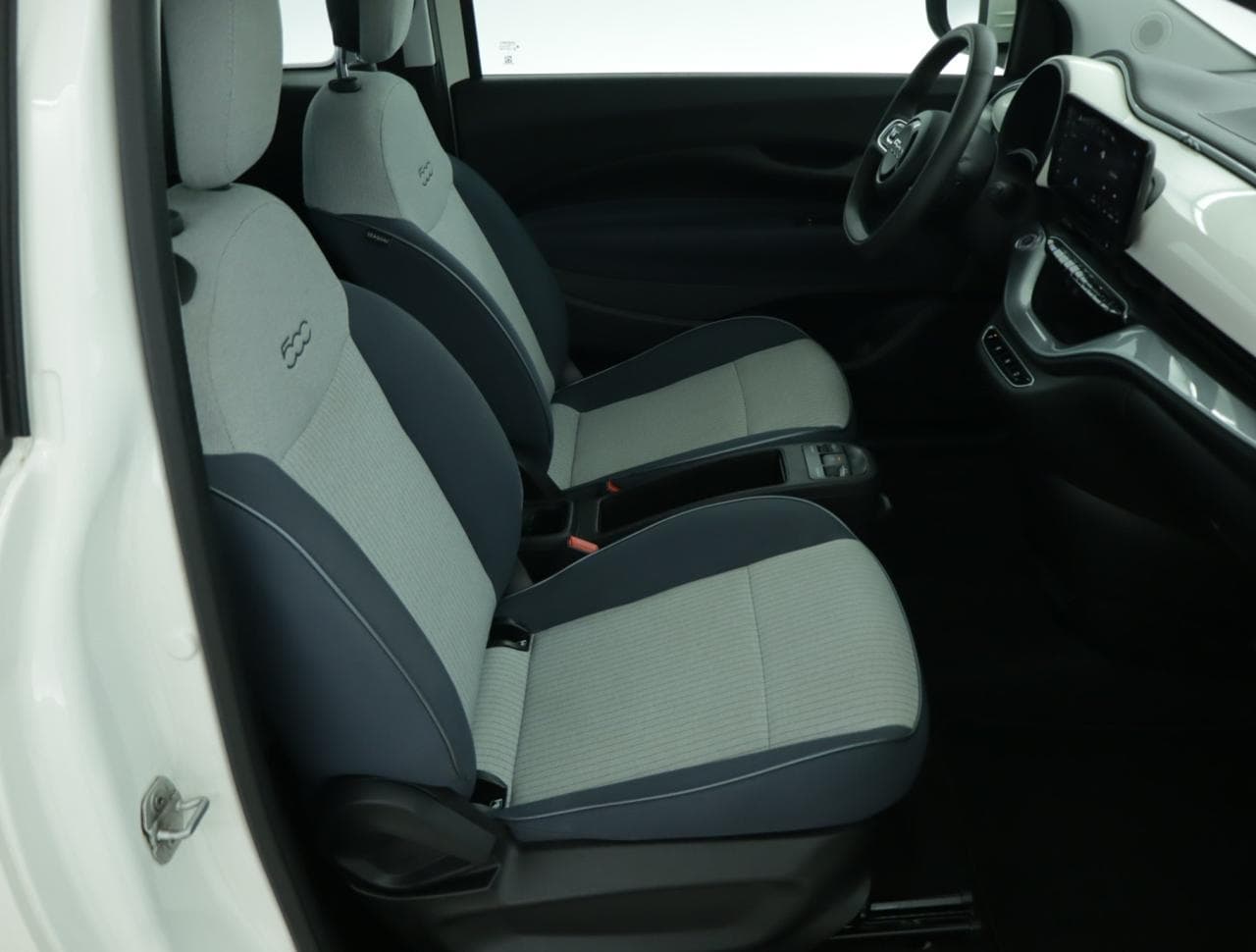 2021 Fiat 500e - 12