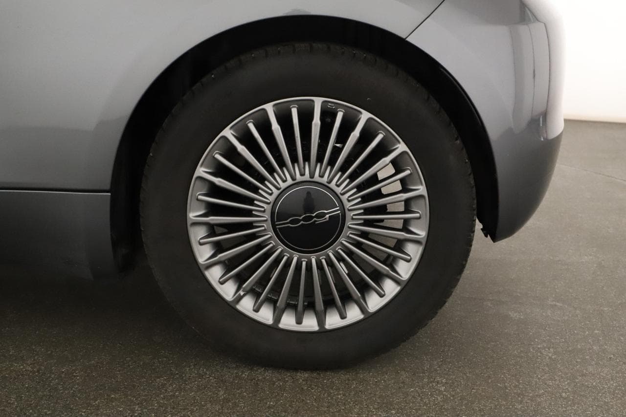 2024 Fiat 500e - 18