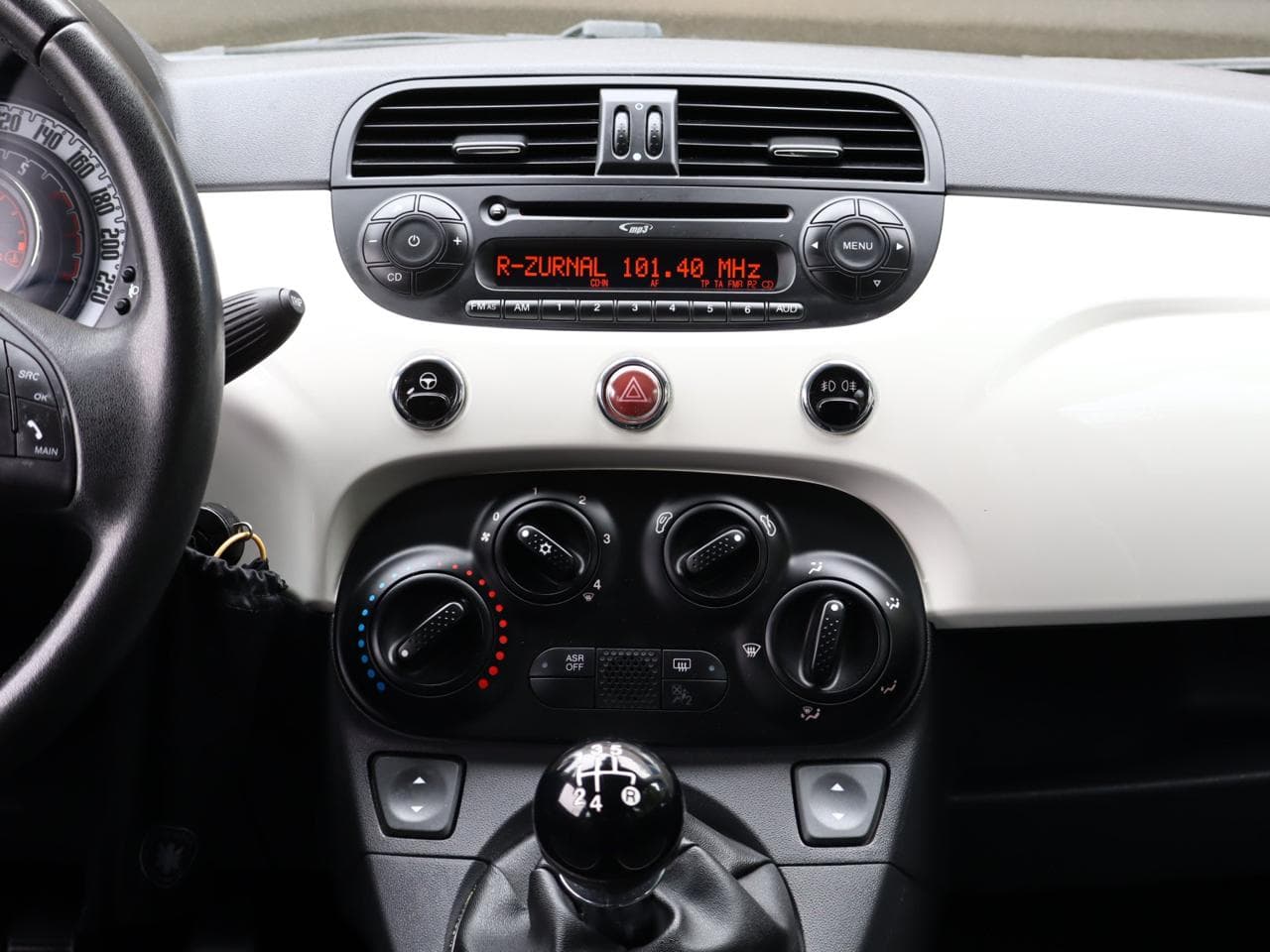 2015 Fiat 500 - 16