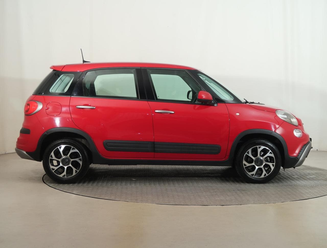 2021 Fiat 500L - 10