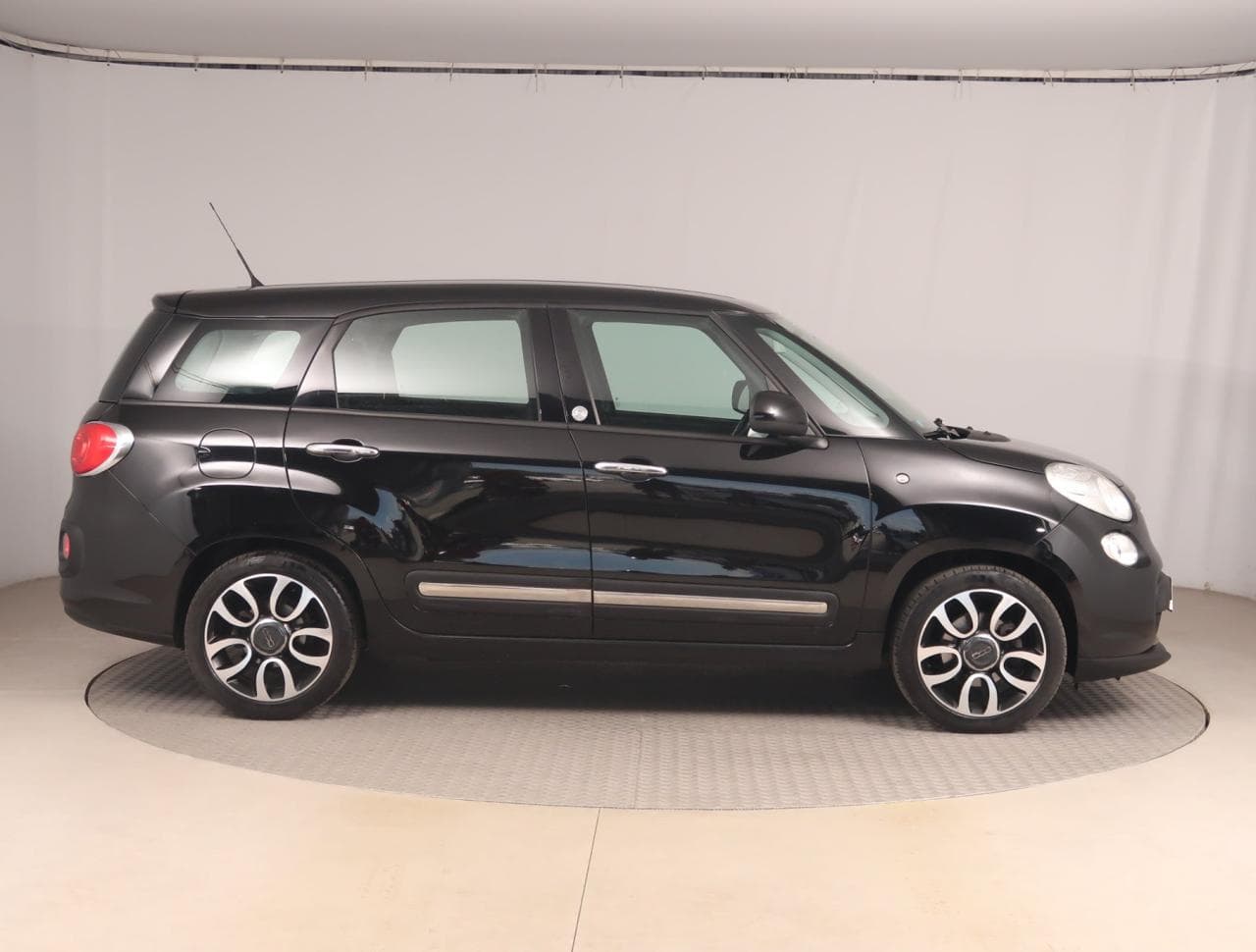 2015 Fiat 500L - 13