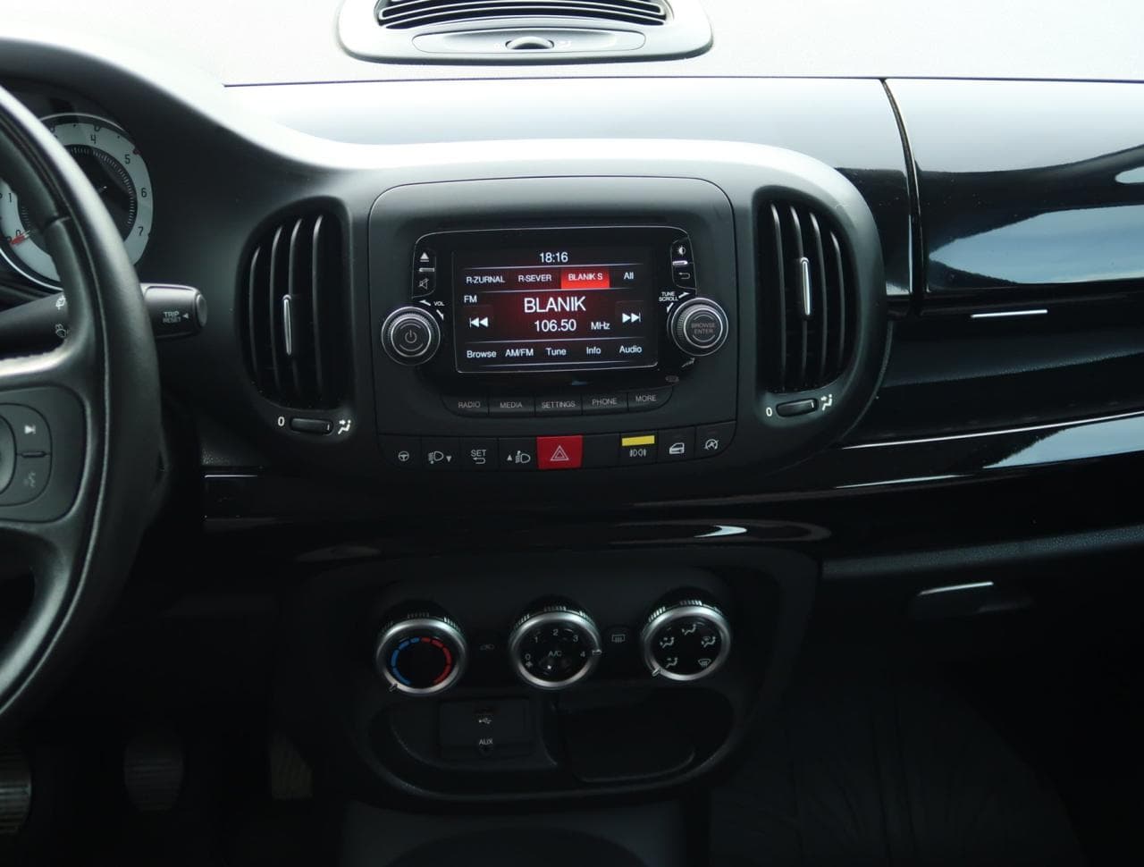 2015 Fiat 500L - 32