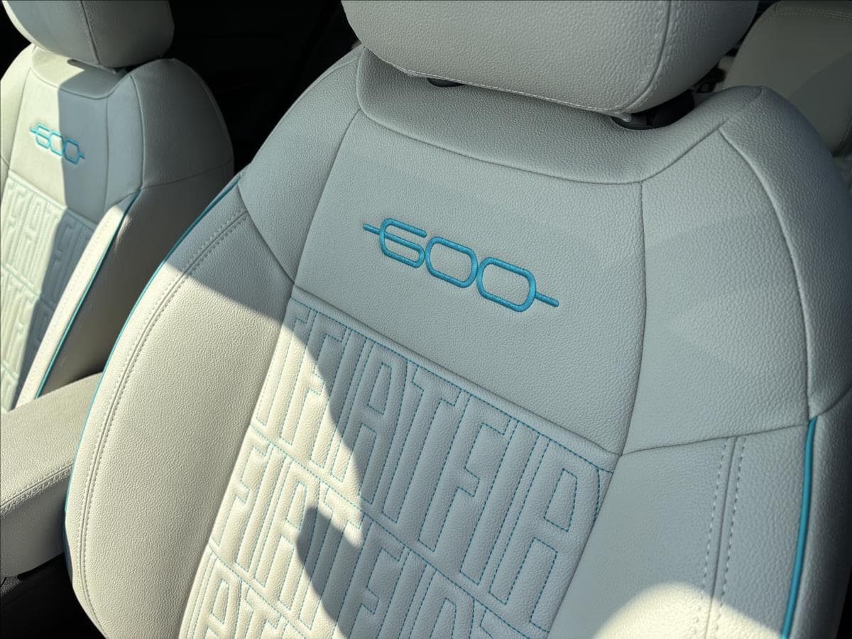2025 Fiat 600 - 19