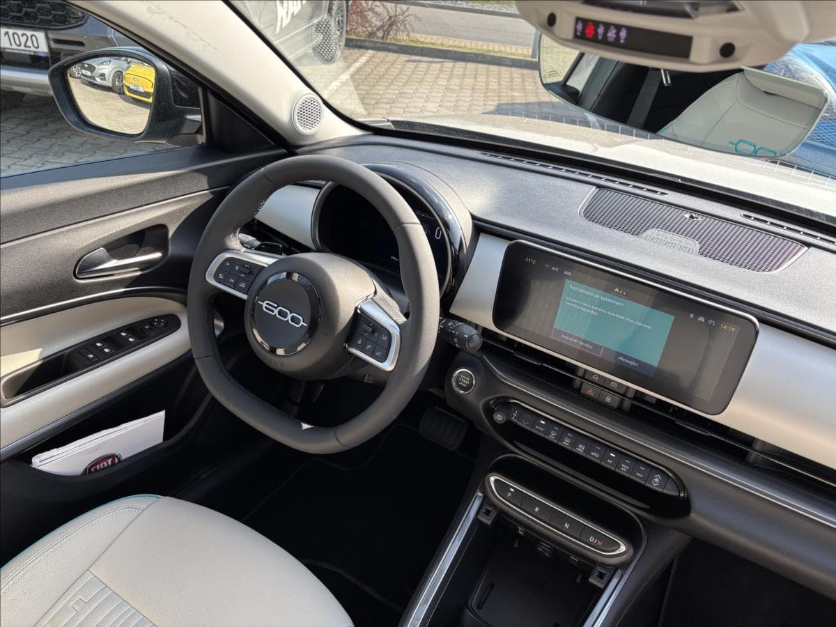 2025 Fiat 600 - 17