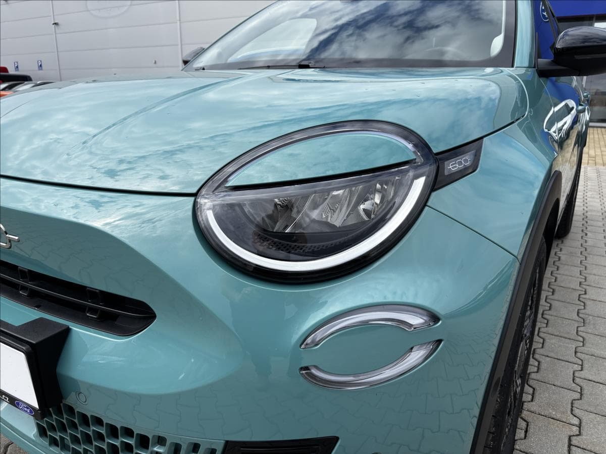 2025 Fiat 600 - 11