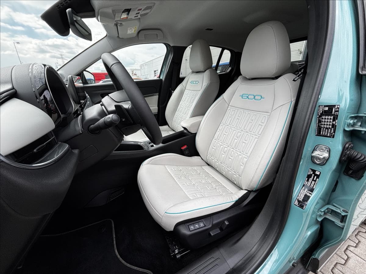 2025 Fiat 600 - 26