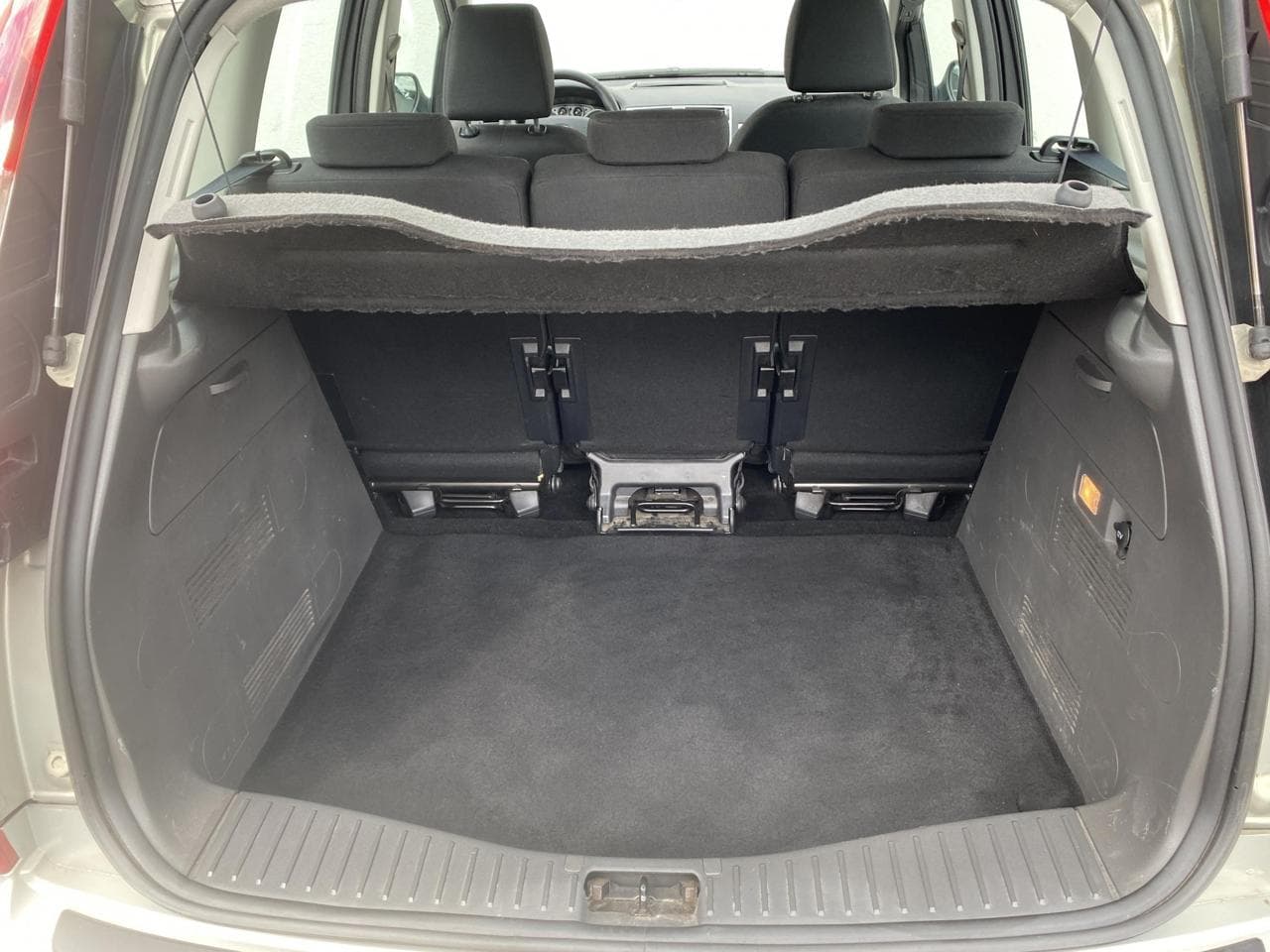 2010 Ford C-MAX - 11