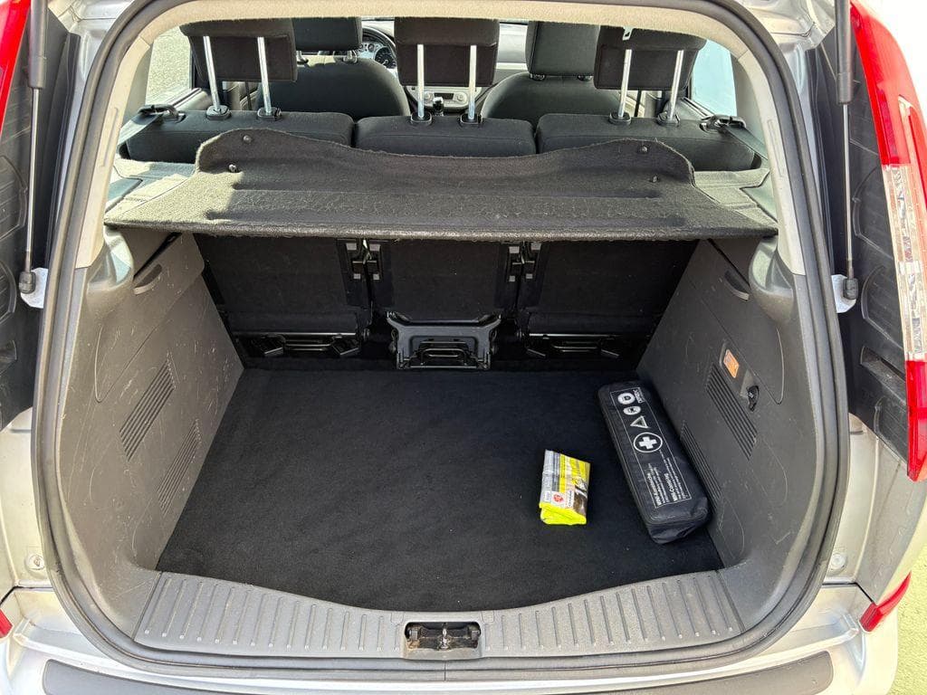 2010 Ford C-Max - 13