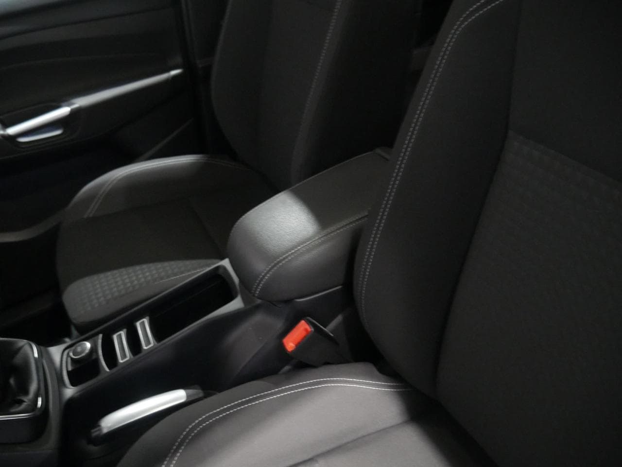 2016 Ford C-MAX - 16