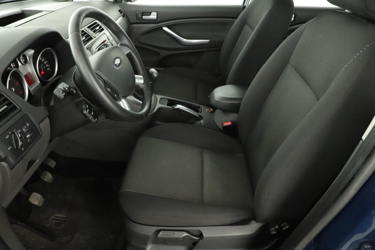 2010 Ford C-Max - 13