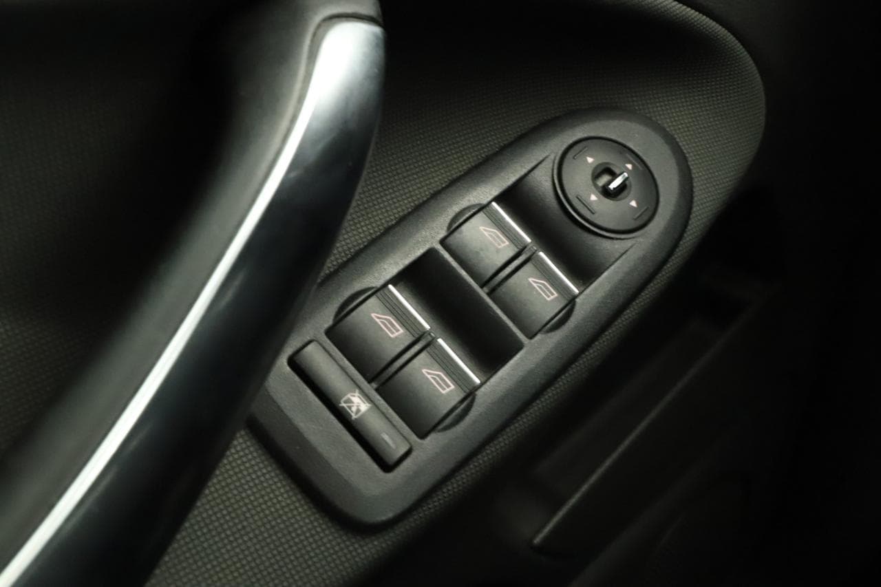 2010 Ford C-Max - 16