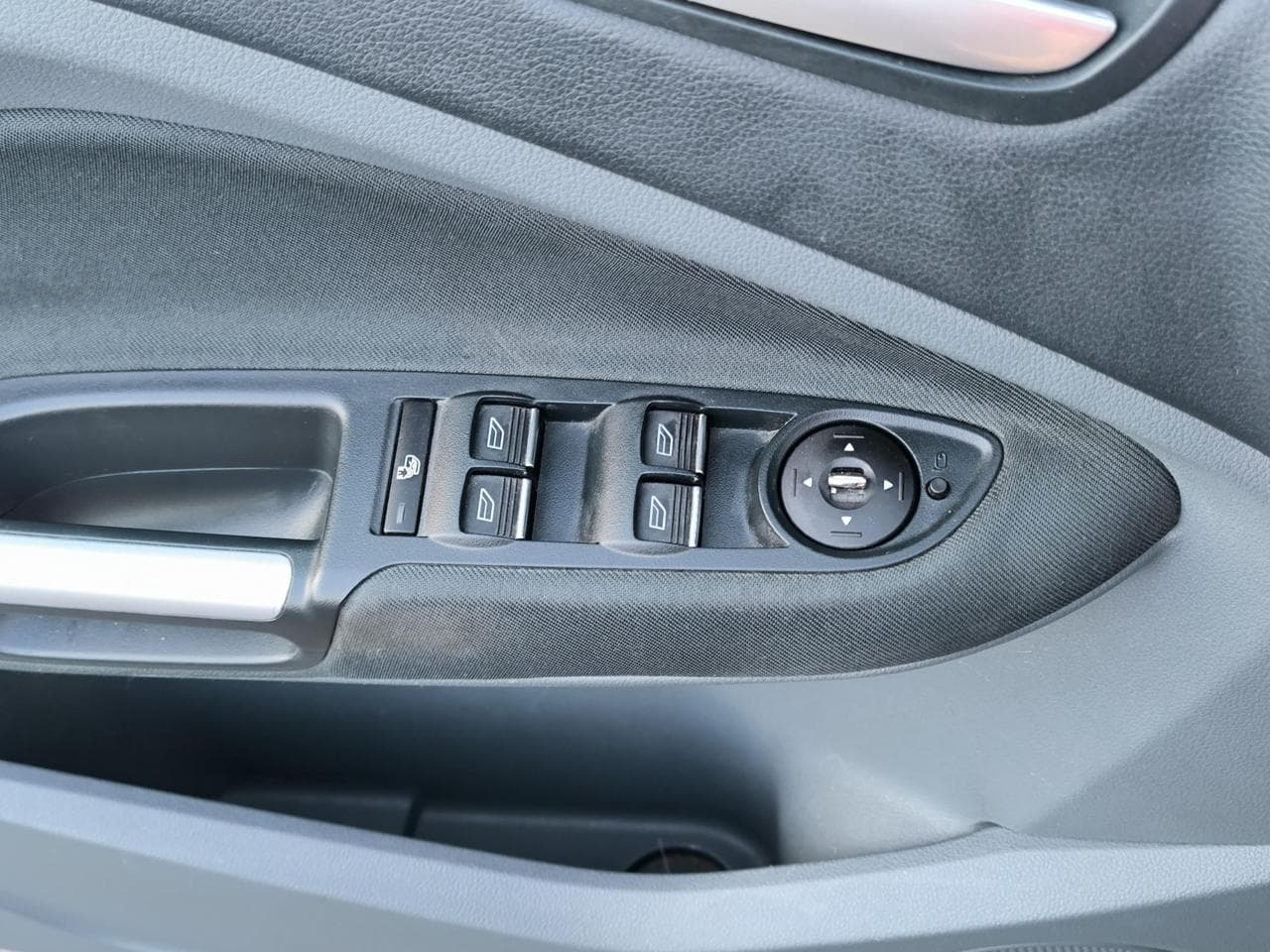 2012 Ford C-Max - 17