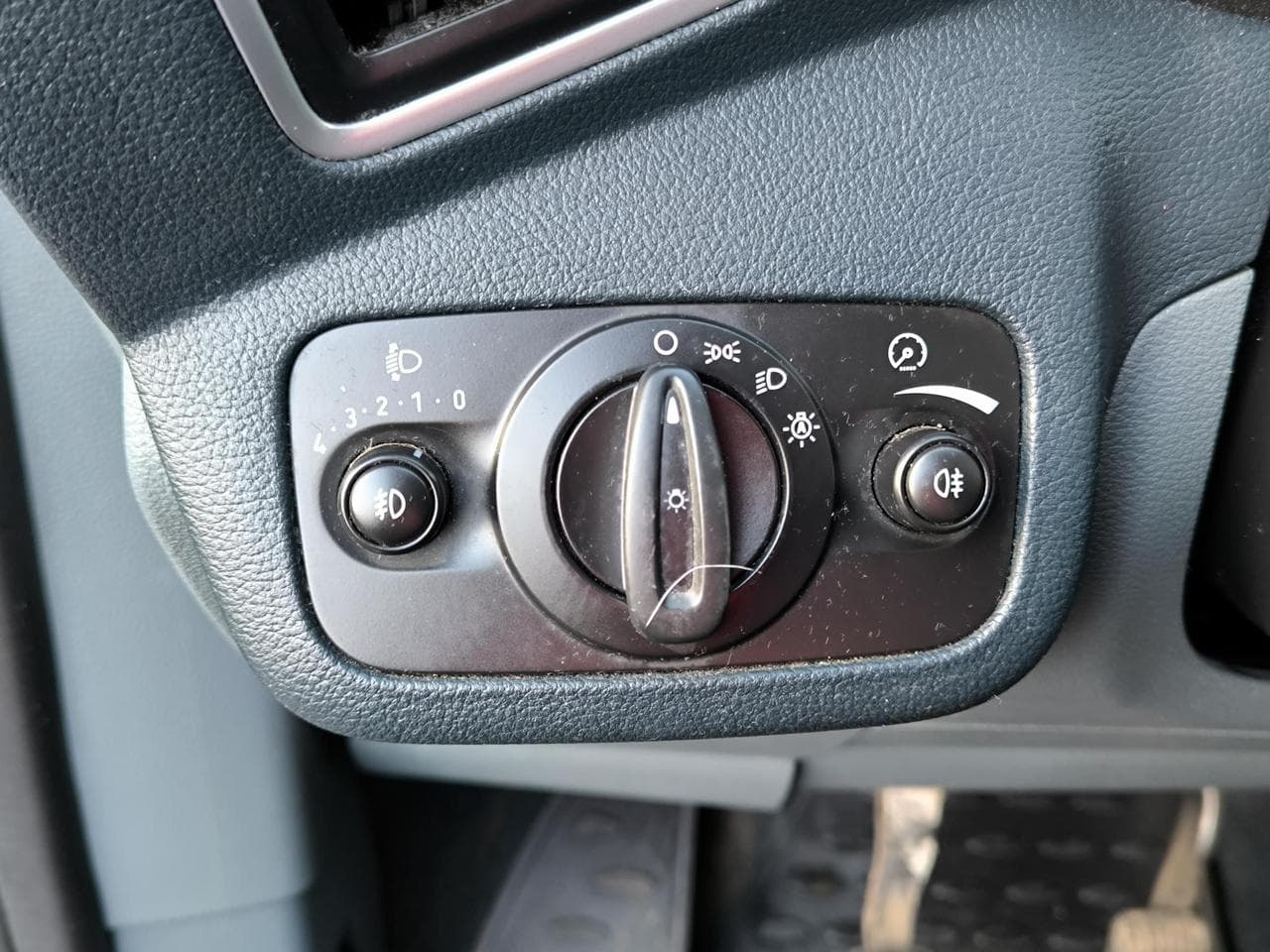 2012 Ford C-Max - 16