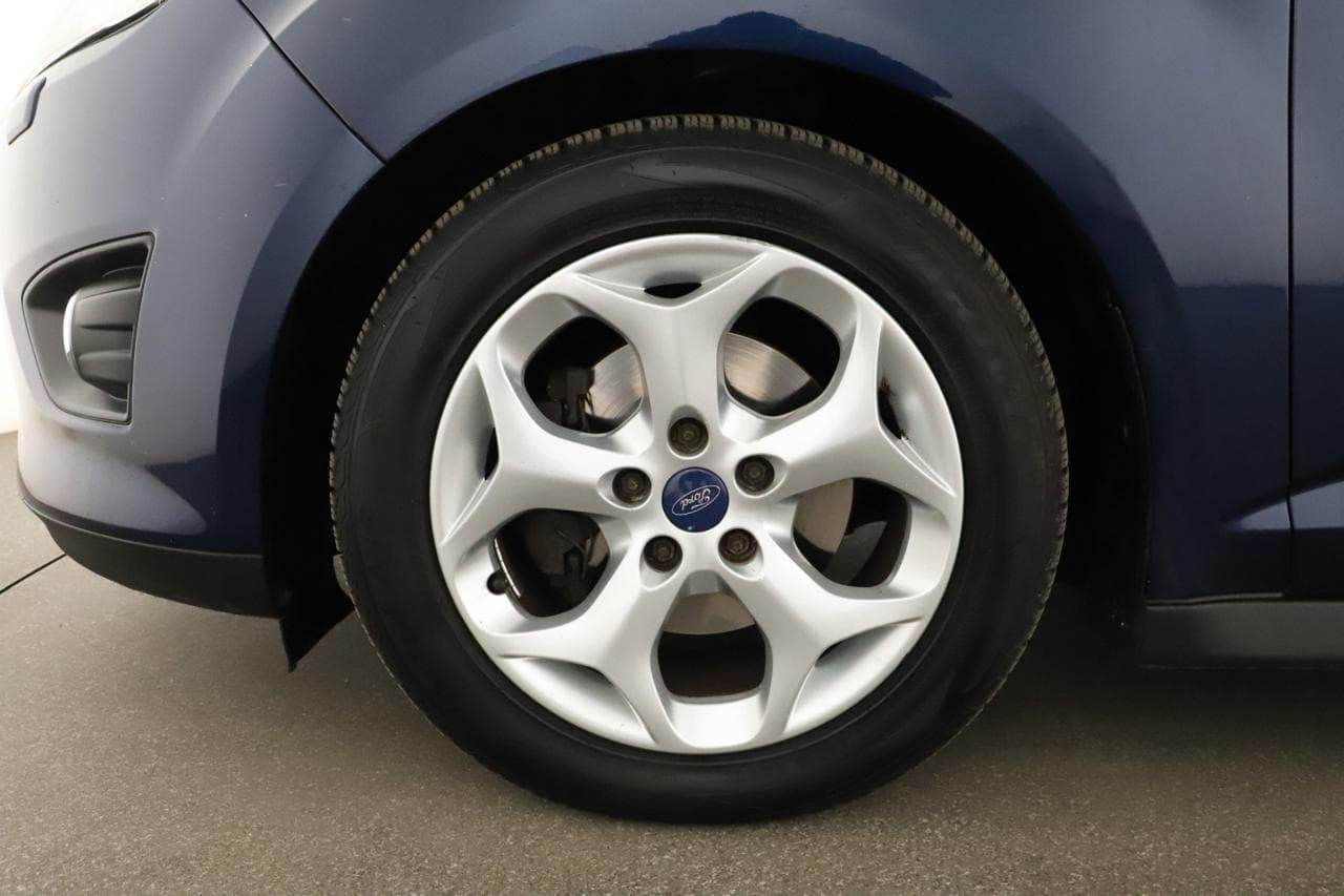 2011 Ford C-Max - 17