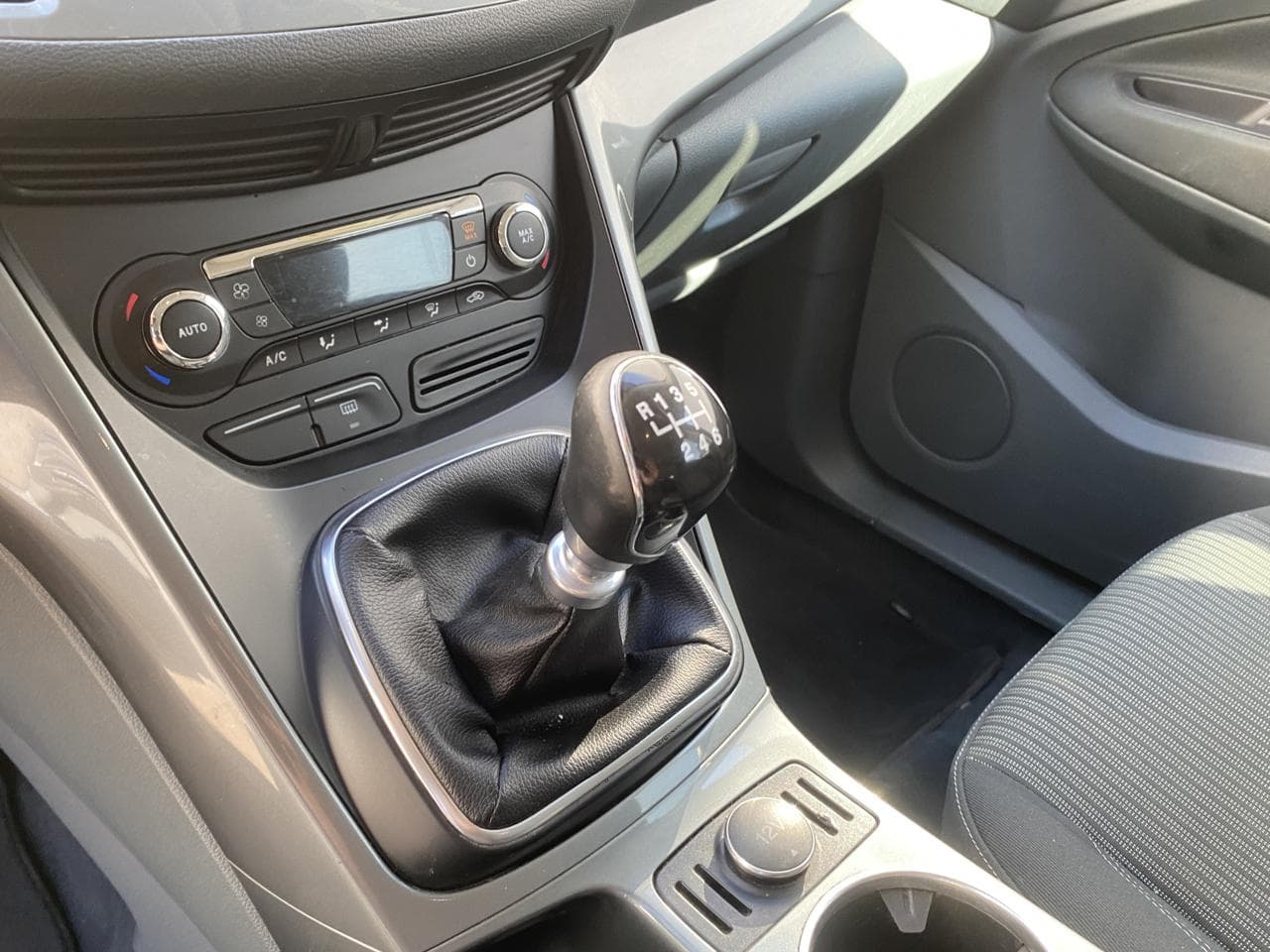 2014 Ford C-MAX - 30