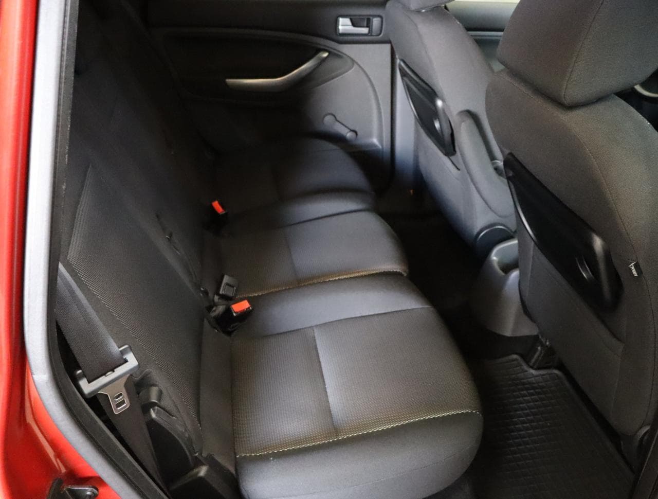 2010 Ford C-MAX - 13