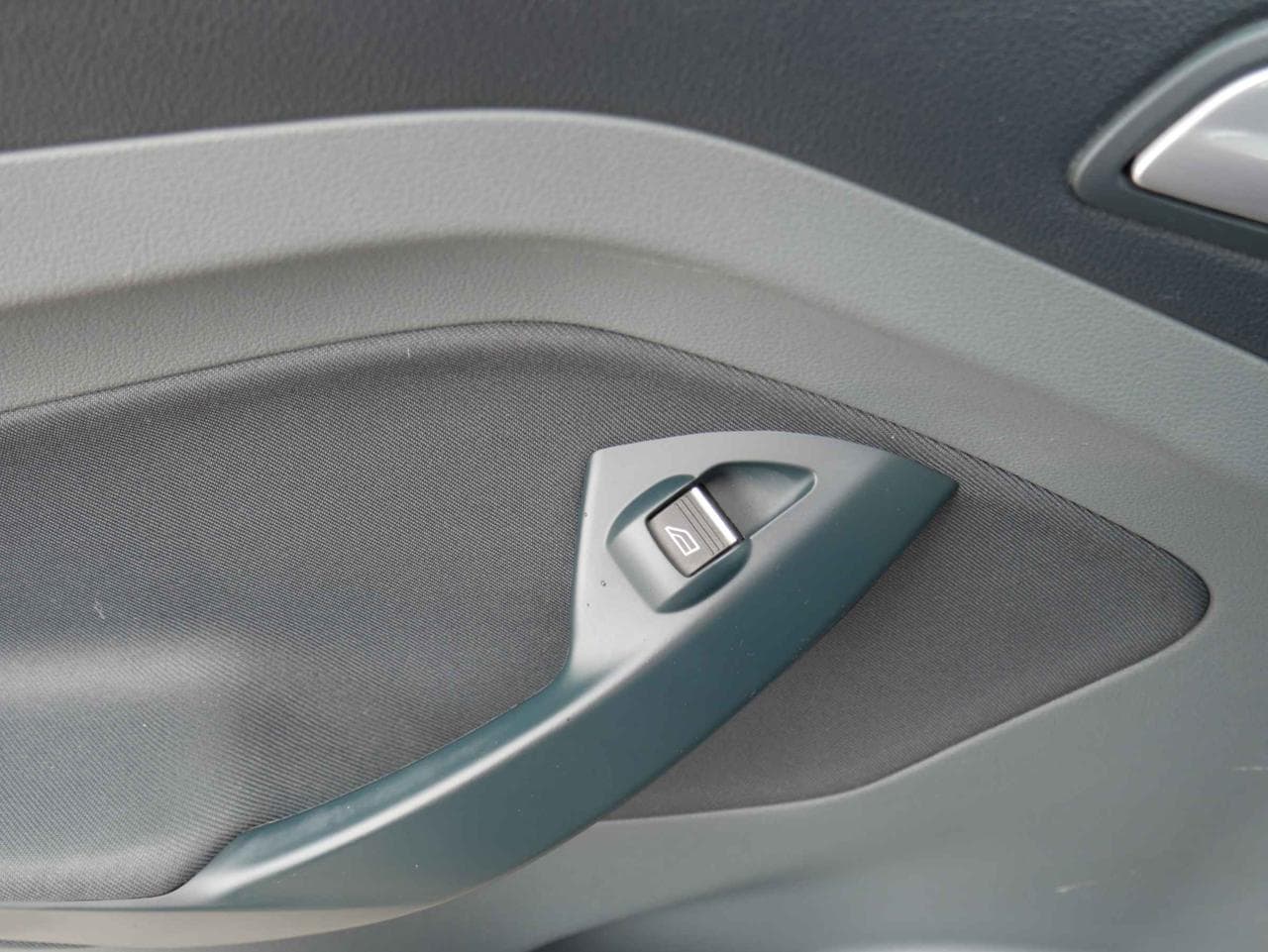 2012 Ford C-MAX - 12