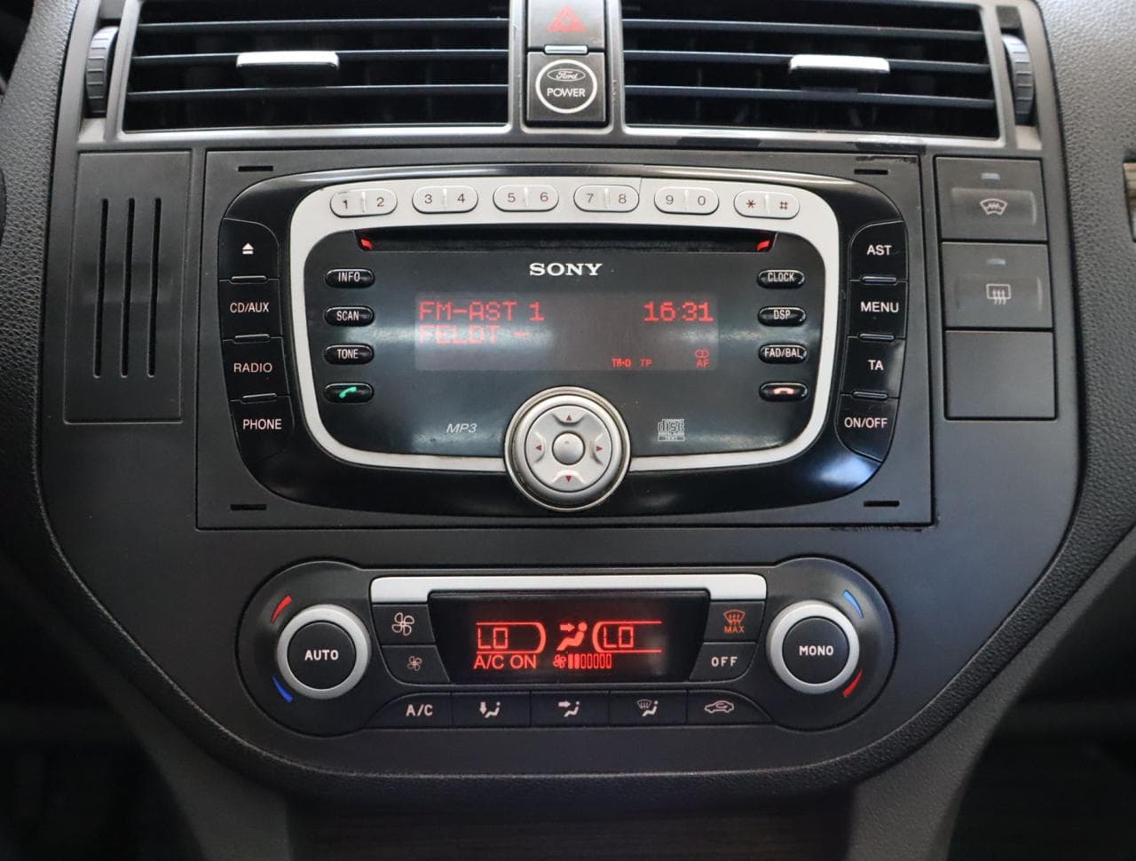 2010 Ford C-MAX - 34