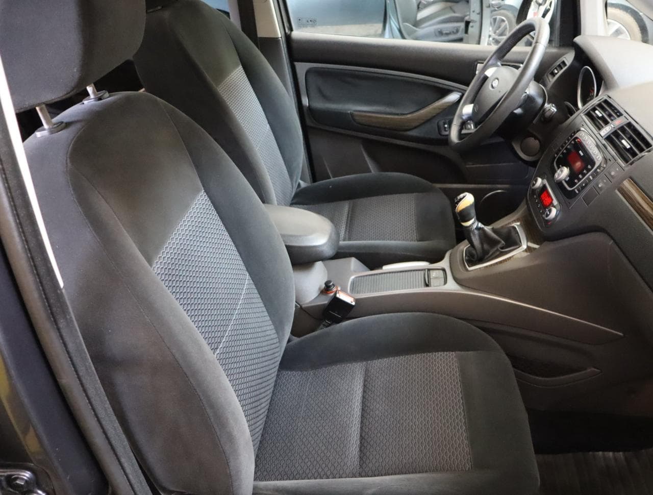 2010 Ford C-MAX - 22