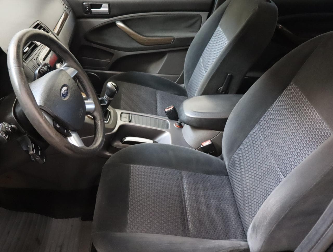 2010 Ford C-MAX - 30