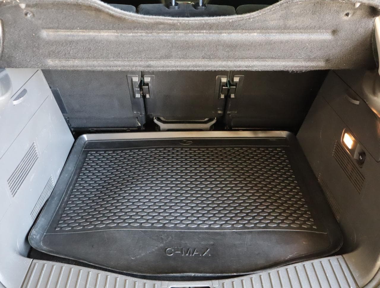 2010 Ford C-MAX - 38