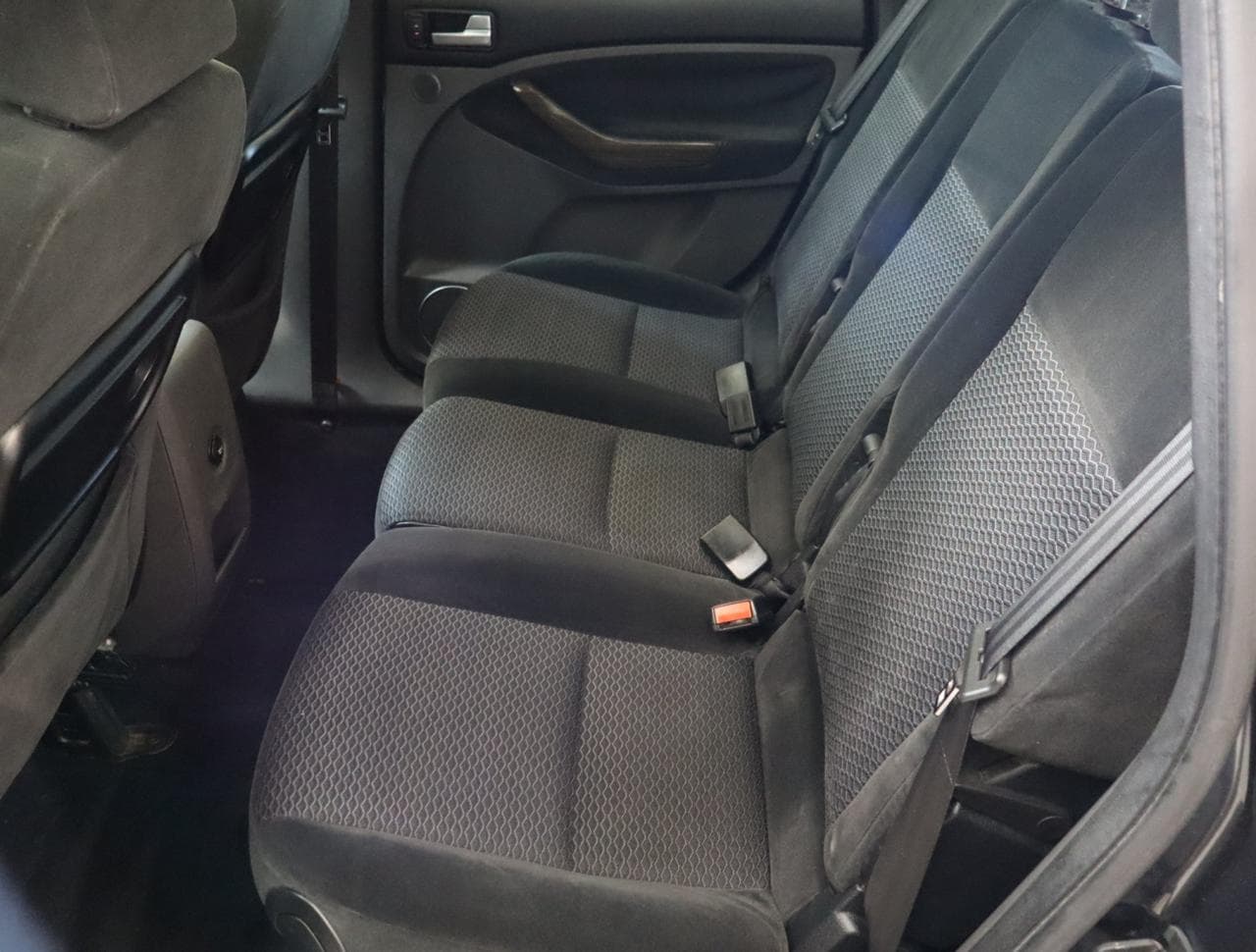 2010 Ford C-MAX - 28