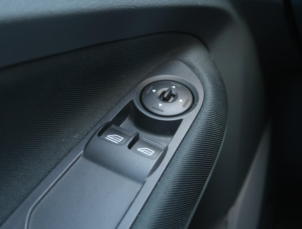 2011 Ford C-MAX - 29