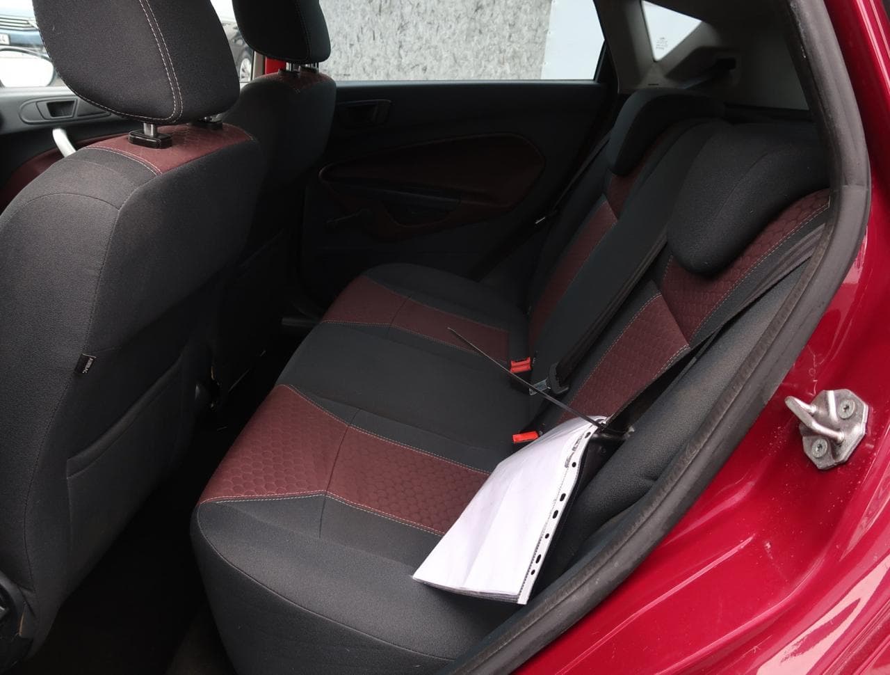 2009 Ford Fiesta - 15