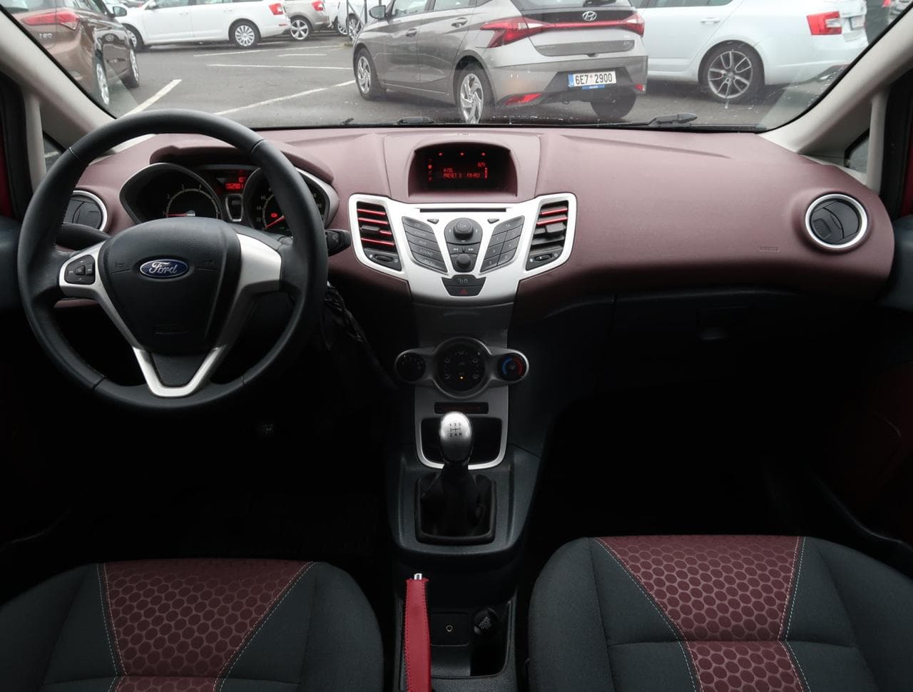 2009 Ford Fiesta - 10