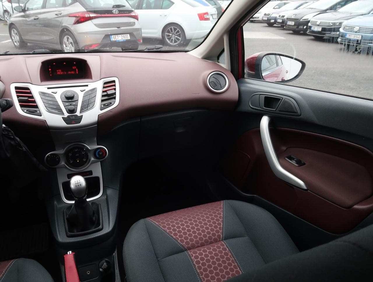 2009 Ford Fiesta - 11