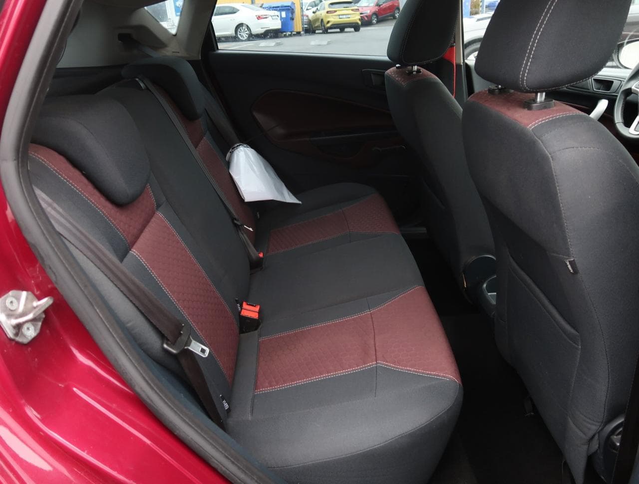 2009 Ford Fiesta - 13