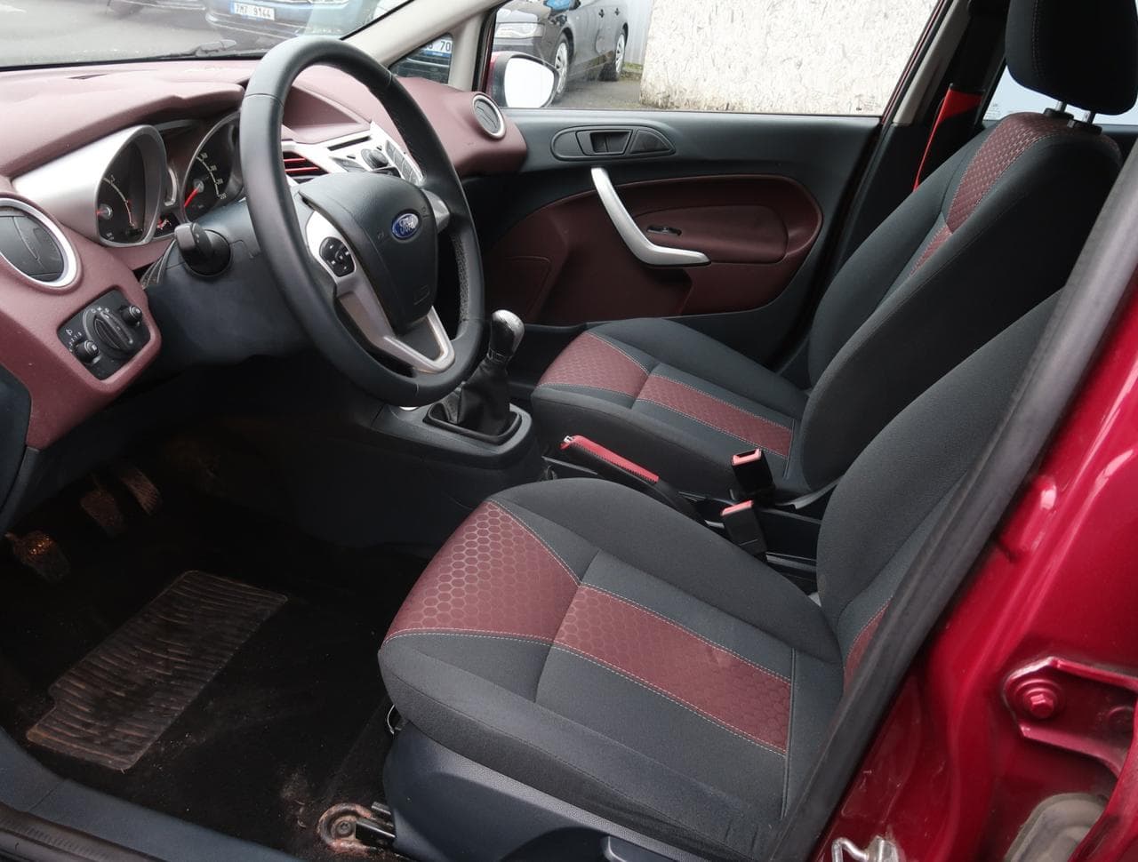 2009 Ford Fiesta - 16