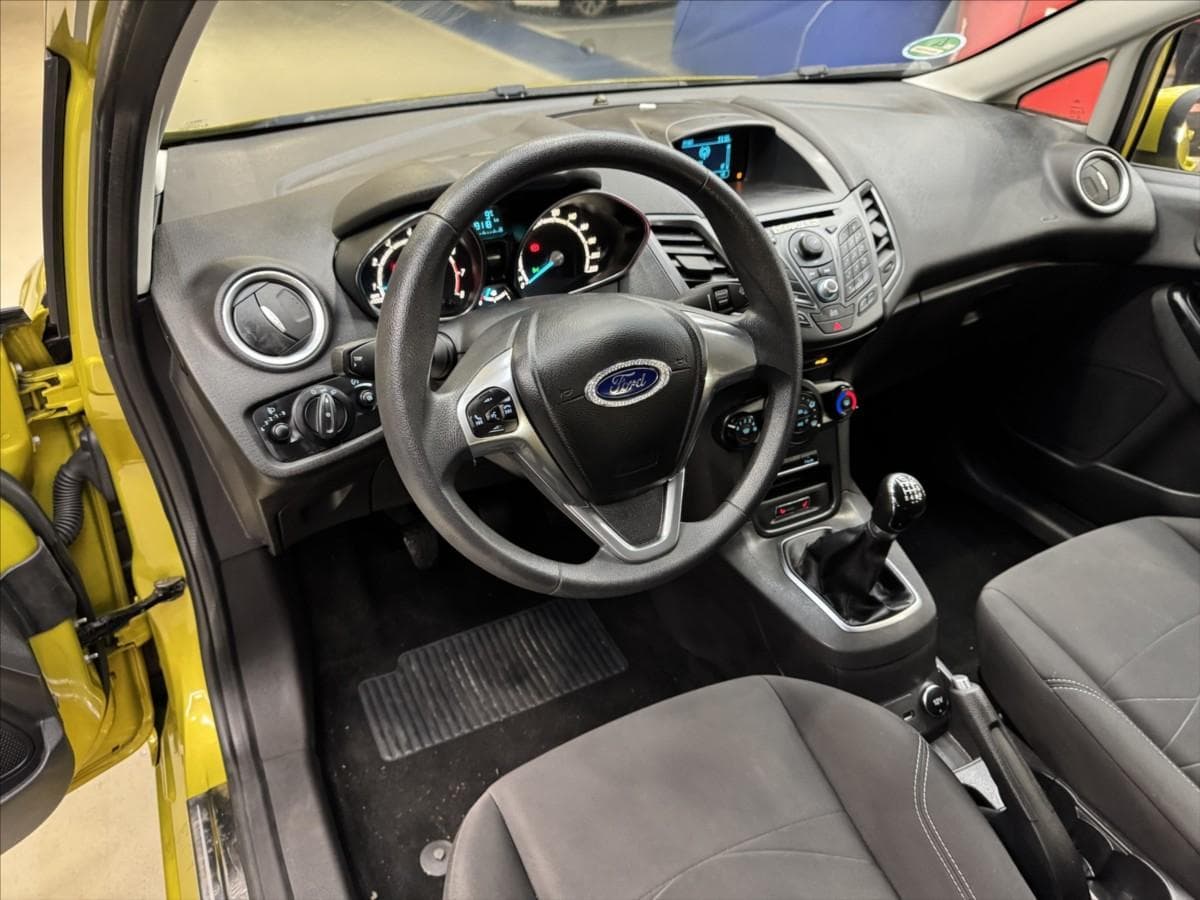 2015 Ford FIESTA - 15