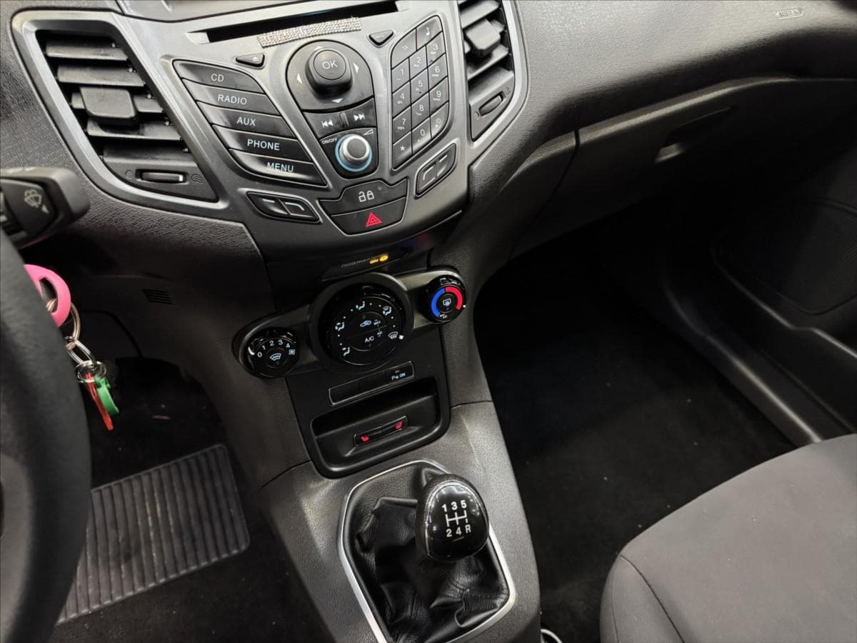 2015 Ford FIESTA - 18
