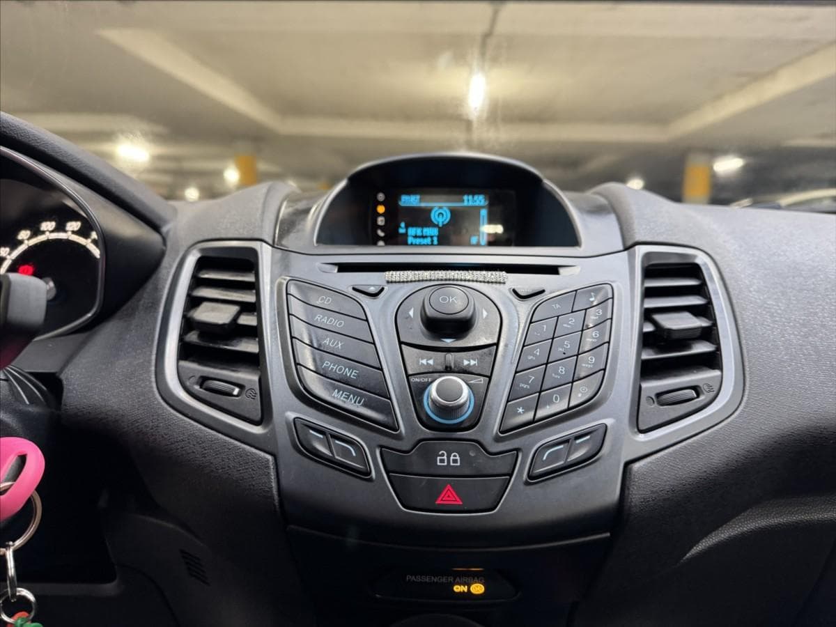 2015 Ford FIESTA - 17