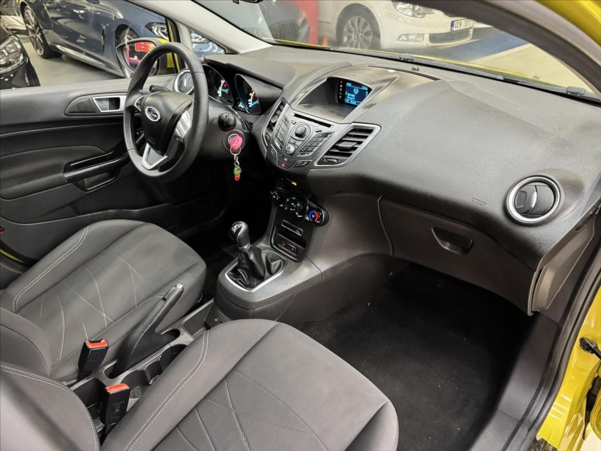 2015 Ford FIESTA - 12