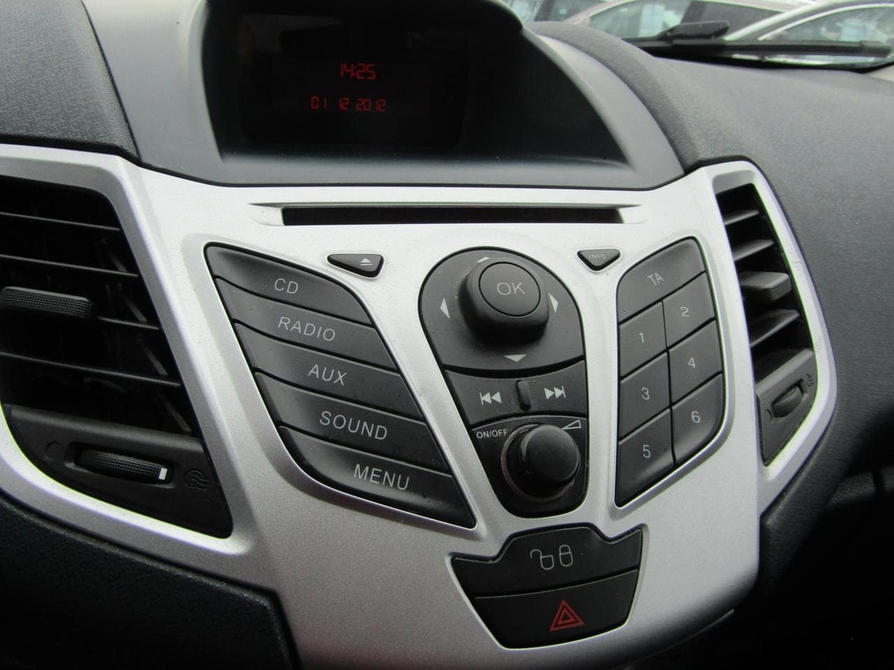 2012 Ford FIESTA - 11