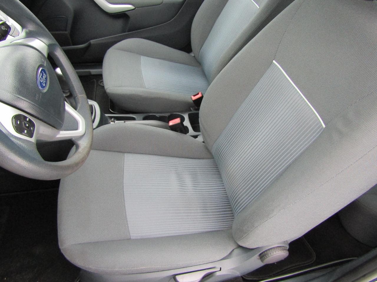 2012 Ford FIESTA - 9