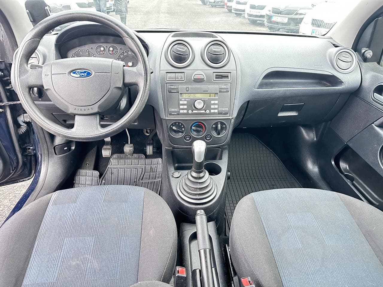 2007 Ford Fiesta - 8