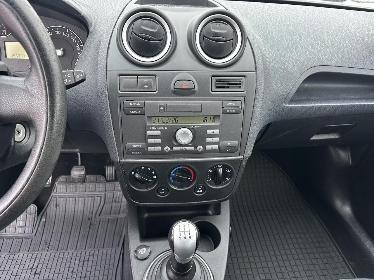 2007 Ford Fiesta - 12