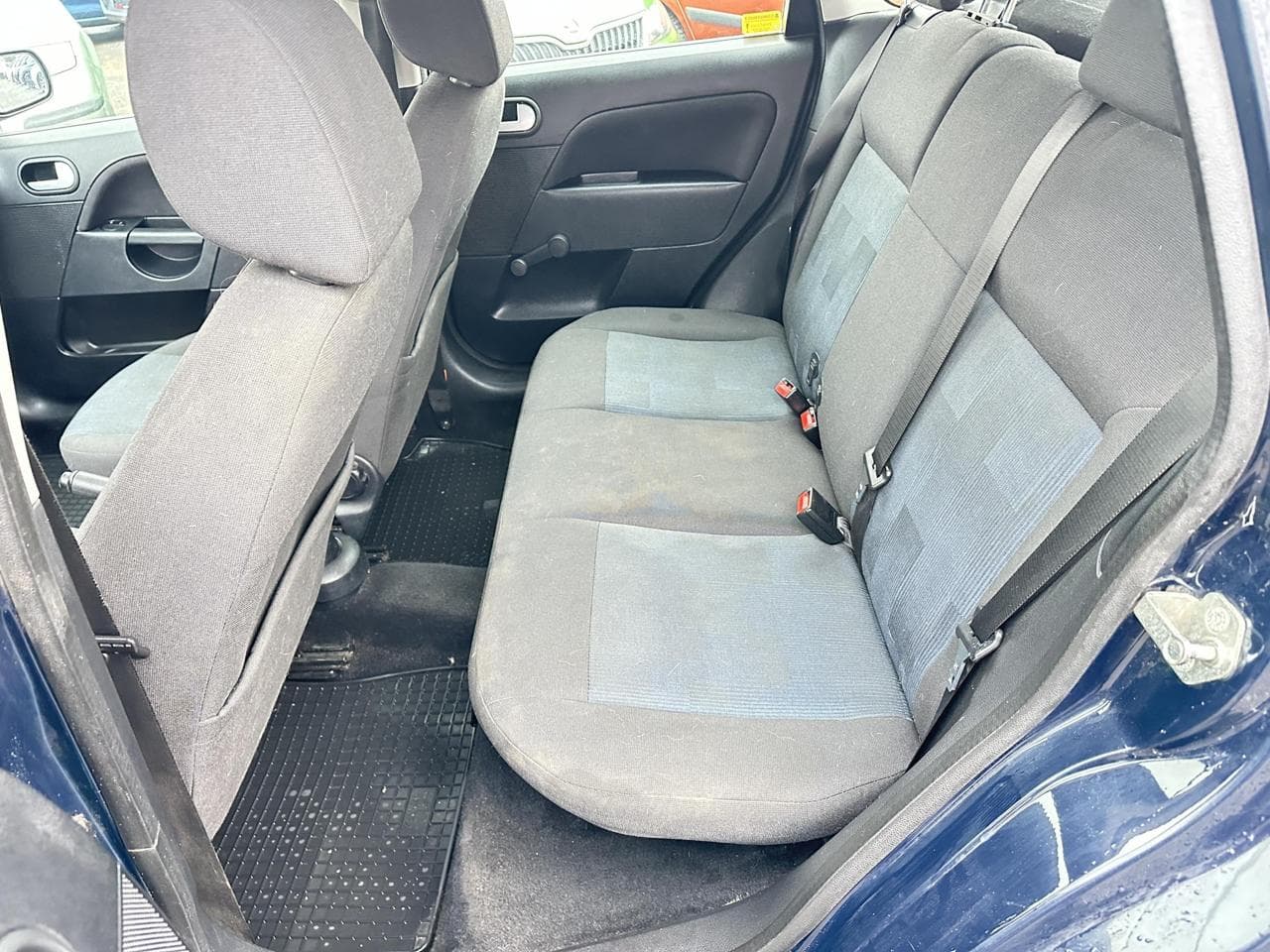 2007 Ford Fiesta - 10