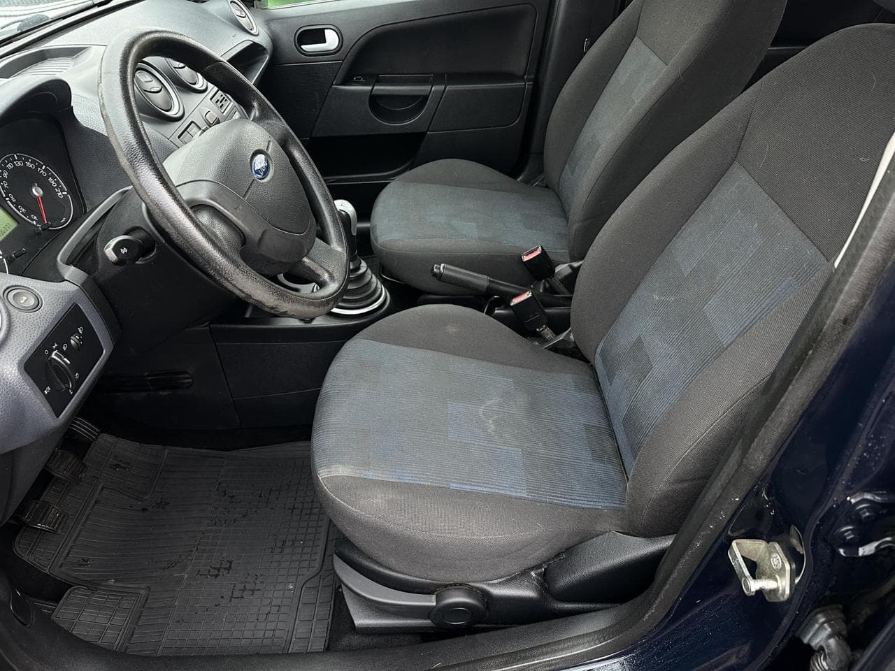 2007 Ford Fiesta - 9