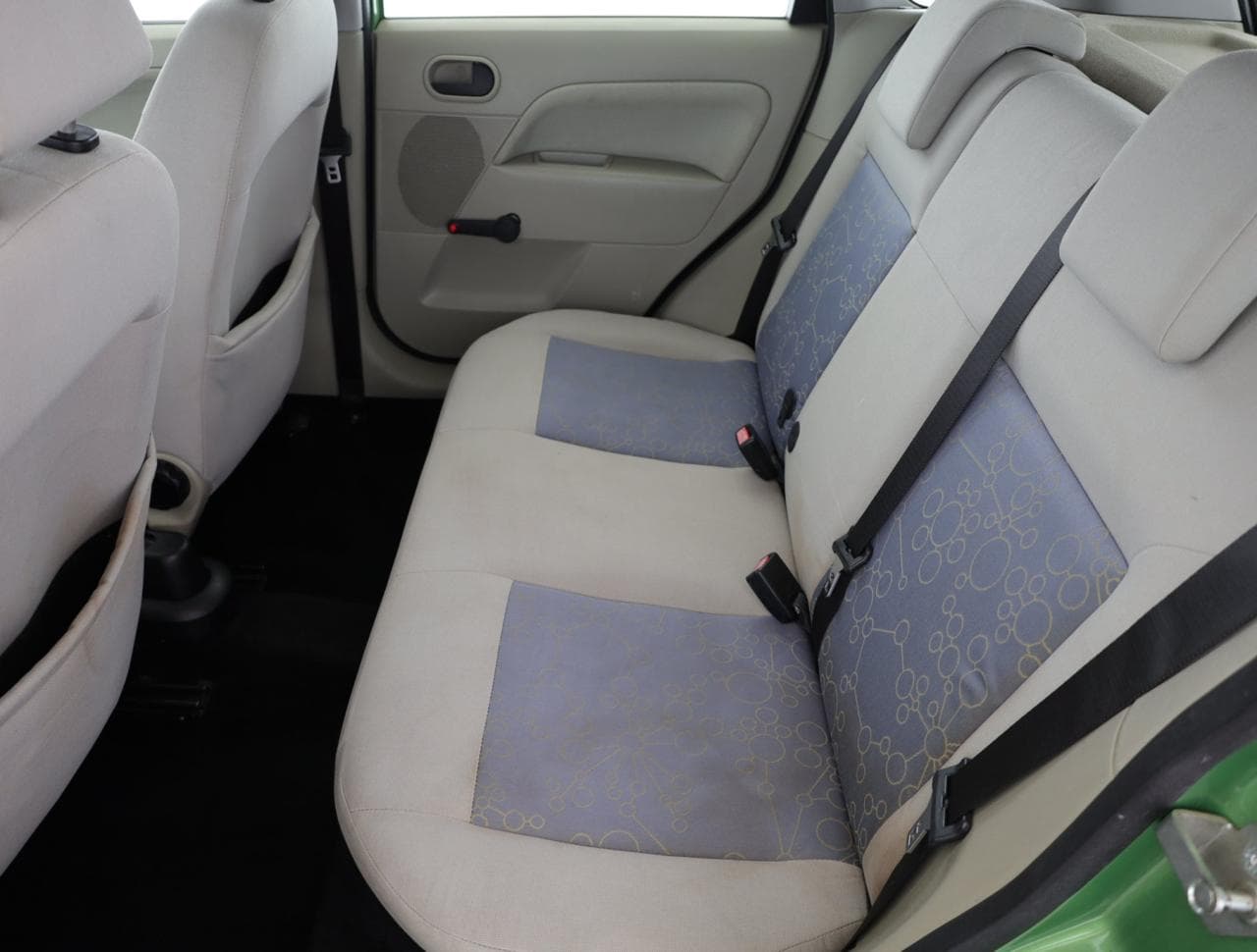 2006 Ford Fiesta - 12