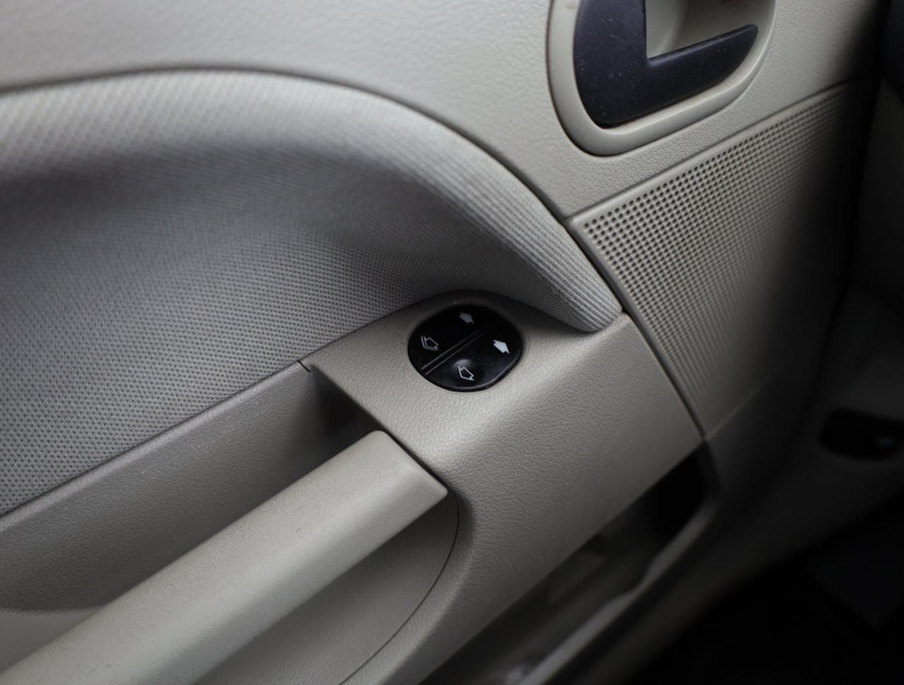 2006 Ford Fiesta - 19