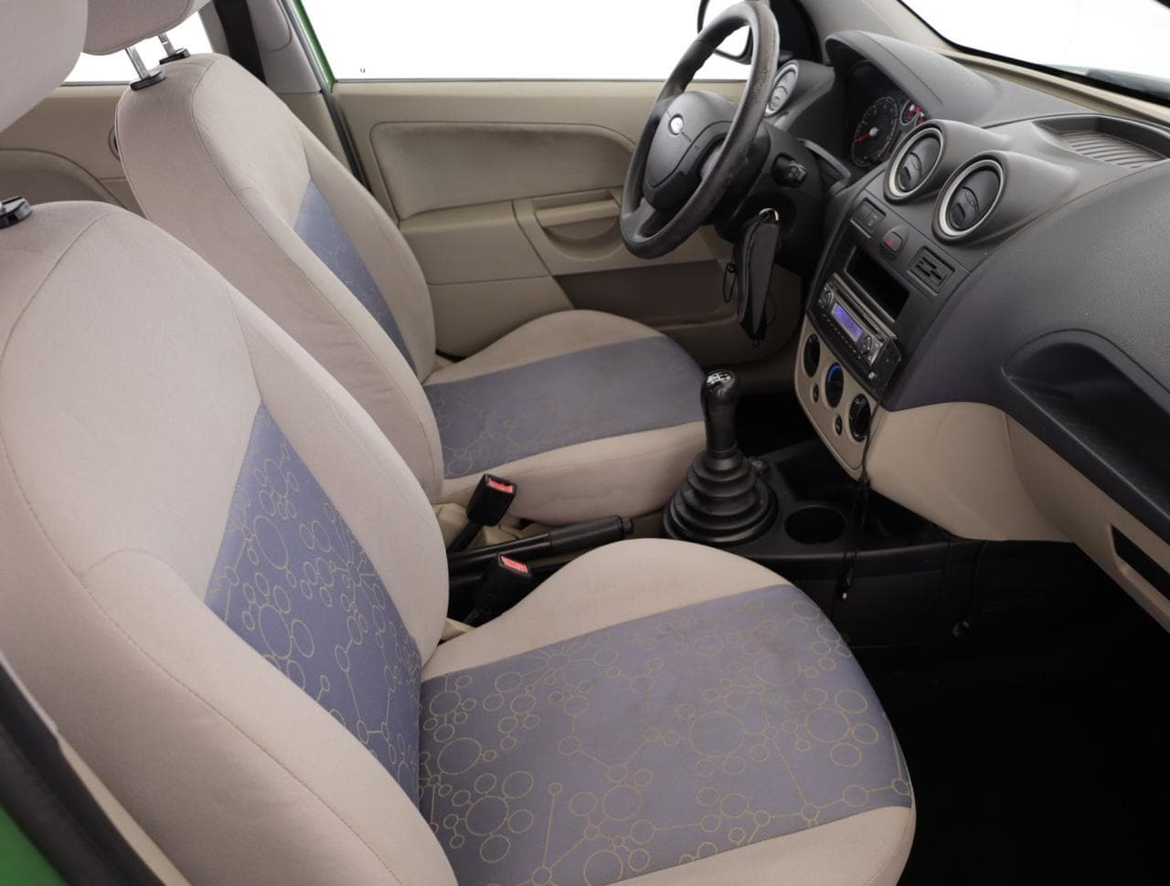 2006 Ford Fiesta - 10