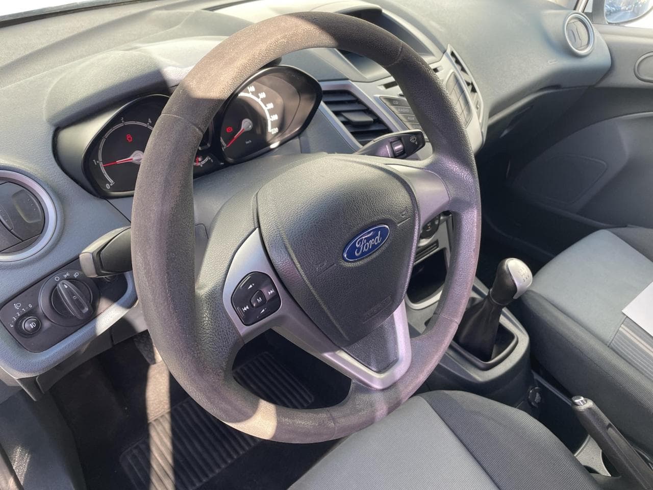 2009 Ford Fiesta - 11